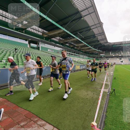 13.09.2026 - 21. swb-Marathon Bremen Michael Burmester http://msf.ph/oto/10299287 13.09.2026 10:36:34 Laufen im Stadion 10092, 10144, 10150, 10152, 10153, 10154, 10160, 10173, 10175, 10181, 10182, 10186, 10187, 10195, 10198, 10237, 10245, 10251, 10257, 10263, 10272, 10275, 10278, 10291, 10296, 10306, 10309, 10315, 10327, 10331, 10332, 10338, 10357, 10377, 10382, 10390, 10403, 10409, 10411, 10420, 10427, 10429, 10439, 10444, 10473, 10477, 10481, 10492, 10497, 10500, 10516, 10531, 10560, 10569, 10607, 10613, 10617, 10633, 10636, 10647, 10648, 10659, 10663, 10671, 10672, 10715 meine-sportfotos.de