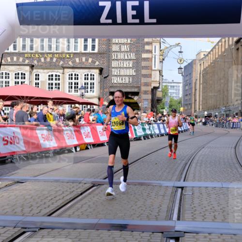 13.09.2026 - 21. swb-Marathon Bremen Tim E. http://msf.ph/oto/10299289 13.09.2026 10:38:26 Ziel 10302, 11142, 13551, 13553, 13559, 13584, 13587, 13636 meine-sportfotos.de