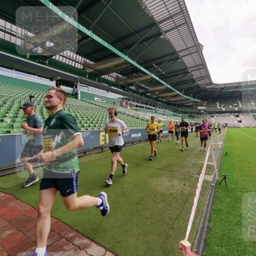 13.09.2026 - 21. swb-Marathon Bremen Michael Burmester http://msf.ph/oto/10299292 13.09.2026 10:36:36 Laufen im Stadion 10092, 10144, 10150, 10152, 10153, 10154, 10160, 10173, 10175, 10181, 10182, 10186, 10187, 10195, 10198, 10237, 10245, 10251, 10257, 10263, 10272, 10275, 10278, 10291, 10296, 10306, 10309, 10315, 10327, 10331, 10332, 10338, 10357, 10377, 10382, 10390, 10403, 10409, 10411, 10420, 10427, 10429, 10439, 10444, 10473, 10477, 10481, 10492, 10497, 10500, 10516, 10531, 10560, 10569, 10607, 10613, 10617, 10633, 10636, 10647, 10648, 10659, 10663, 10671, 10672, 10715 meine-sportfotos.de