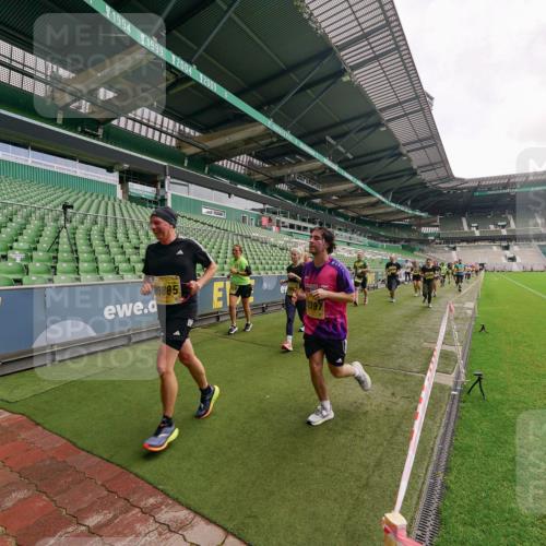 13.09.2026 - 21. swb-Marathon Bremen Michael Burmester http://msf.ph/oto/10299298 13.09.2026 10:36:38 Laufen im Stadion 10092, 10150, 10152, 10153, 10154, 10160, 10173, 10175, 10181, 10182, 10186, 10187, 10195, 10198, 10237, 10245, 10251, 10257, 10263, 10272, 10275, 10278, 10291, 10296, 10306, 10309, 10315, 10327, 10331, 10332, 10338, 10357, 10377, 10382, 10390, 10403, 10409, 10411, 10420, 10427, 10429, 10439, 10444, 10473, 10477, 10481, 10492, 10497, 10500, 10516, 10531, 10560, 10569, 10607, 10613, 10617, 10633, 10636, 10647, 10648, 10659, 10663, 10671, 10672, 10715 meine-sportfotos.de