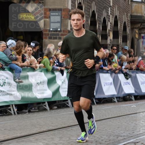 13.09.2026 - 21. swb-Marathon Bremen Strokosch-Dieckow http://msf.ph/oto/10299316 13.09.2026 12:46:29 Ziel 103, 1352, 2143, 8044, 238, 574, 841, 1391 meine-sportfotos.de