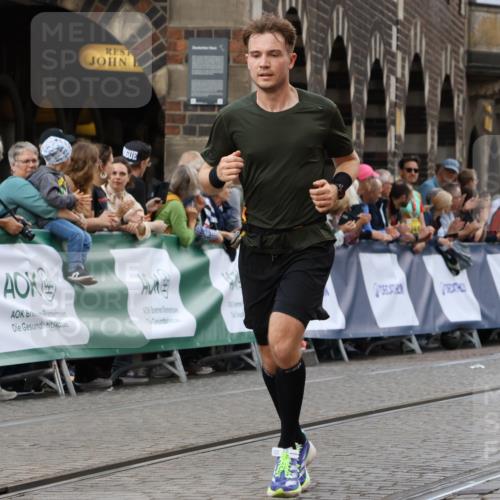 13.09.2026 - 21. swb-Marathon Bremen Strokosch-Dieckow http://msf.ph/oto/10299323 13.09.2026 12:46:29 Ziel 103, 1352, 2143, 8044, 238, 574, 841, 1391 meine-sportfotos.de
