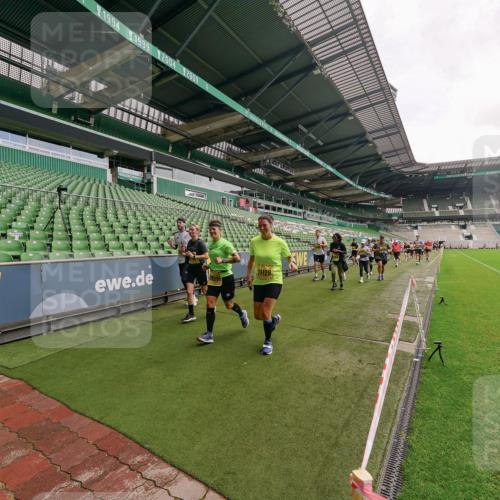 13.09.2026 - 21. swb-Marathon Bremen Michael Burmester http://msf.ph/oto/10299332 13.09.2026 10:36:47 Laufen im Stadion 10092, 10150, 10152, 10153, 10154, 10160, 10173, 10175, 10181, 10182, 10186, 10187, 10195, 10198, 10237, 10245, 10251, 10257, 10263, 10272, 10275, 10278, 10291, 10296, 10306, 10309, 10315, 10327, 10331, 10332, 10338, 10357, 10382, 10390, 10403, 10409, 10411, 10420, 10429, 10439, 10444, 10473, 10477, 10481, 10492, 10497, 10500, 10516, 10531, 10560, 10569, 10598, 10607, 10613, 10617, 10633, 10636, 10647, 10648, 10659, 10663, 10671, 10672, 10674 meine-sportfotos.de
