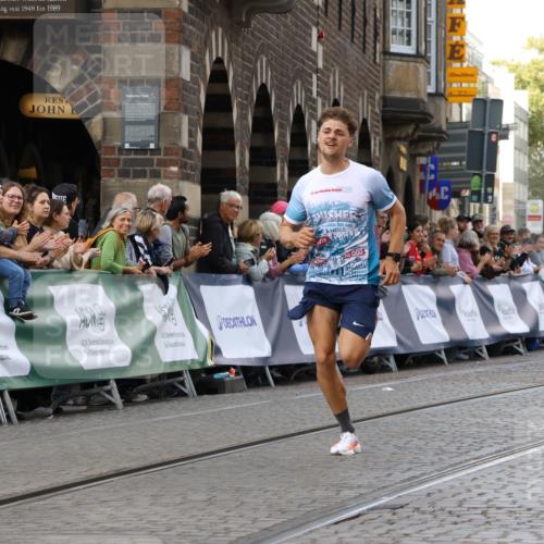 13.09.2026 - 21. swb-Marathon Bremen Strokosch-Dieckow http://msf.ph/oto/10299346 13.09.2026 12:46:35 Ziel 103, 1352, 8044, 238, 574, 841, 1391 meine-sportfotos.de