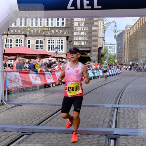 13.09.2026 - 21. swb-Marathon Bremen Tim E. http://msf.ph/oto/10299358 13.09.2026 10:38:29 Ziel 10302, 11142, 13551, 13553, 13559, 13584, 13587, 13636 meine-sportfotos.de