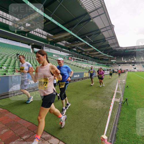 13.09.2026 - 21. swb-Marathon Bremen Michael Burmester http://msf.ph/oto/10299374 13.09.2026 10:36:59 Laufen im Stadion 10090, 10091, 10092, 10150, 10152, 10153, 10154, 10160, 10182, 10186, 10187, 10195, 10198, 10237, 10251, 10257, 10263, 10272, 10273, 10274, 10275, 10278, 10283, 10291, 10296, 10306, 10315, 10323, 10327, 10331, 10332, 10338, 10357, 10382, 10390, 10403, 10409, 10411, 10420, 10429, 10439, 10444, 10473, 10477, 10481, 10488, 10497, 10500, 10516, 10531, 10560, 10569, 10598, 10607, 10613, 10617, 10633, 10647, 10648, 10659, 10663, 10671, 10672, 10674 meine-sportfotos.de