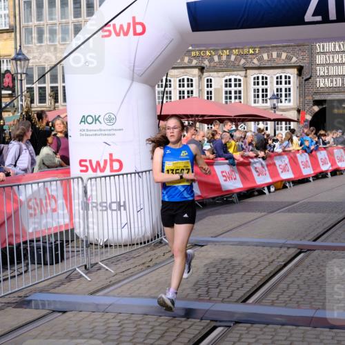 13.09.2026 - 21. swb-Marathon Bremen Tim E. http://msf.ph/oto/10299392 13.09.2026 10:38:46 Ziel 10441, 13507, 13539, 13553 meine-sportfotos.de