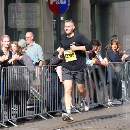 13.09.2026 - 21. swb-Marathon Bremen Strokosch-Dieckow http://msf.ph/oto/10299400 13.09.2026 10:47:09 Ziel 10189, 10223, 10270, 10310, 10319, 10594, 10807, 10873, 10898, 11130, 11187, 11269, 11462, 11469, 11646, 11809, 12048, 12195, 12296, 12298, 12318, 13521, 13528, 13545, 10289, 10445, 10504, 10744, 11060, 11199, 11212, 11344, 11608, 11650, 11651, 11661, 11783, 11814, 12364, 12375, 12415, 12470, 13589, 13613 meine-sportfotos.de