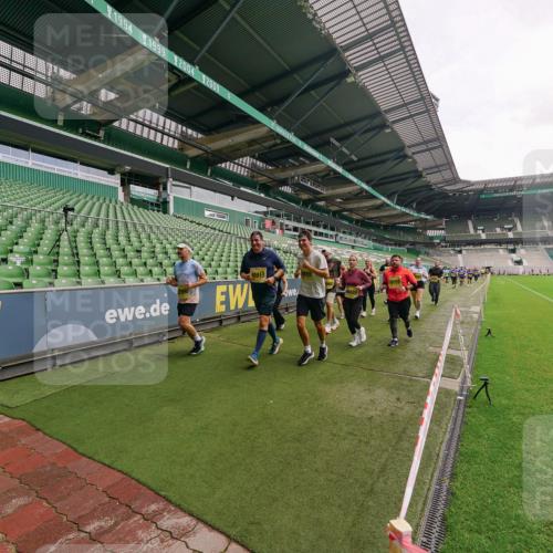 13.09.2026 - 21. swb-Marathon Bremen Michael Burmester http://msf.ph/oto/10299406 13.09.2026 10:37:11 Laufen im Stadion 10090, 10091, 10092, 10150, 10152, 10153, 10154, 10160, 10186, 10187, 10198, 10237, 10251, 10257, 10263, 10272, 10273, 10274, 10275, 10278, 10283, 10291, 10296, 10306, 10315, 10323, 10327, 10331, 10332, 10338, 10357, 10370, 10375, 10376, 10382, 10390, 10403, 10411, 10420, 10429, 10432, 10439, 10444, 10473, 10481, 10488, 10497, 10500, 10516, 10531, 10560, 10569, 10598, 10607, 10613, 10633, 10647, 10648, 10654, 10659, 10663, 10671, 10672, 10674 meine-sportfotos.de