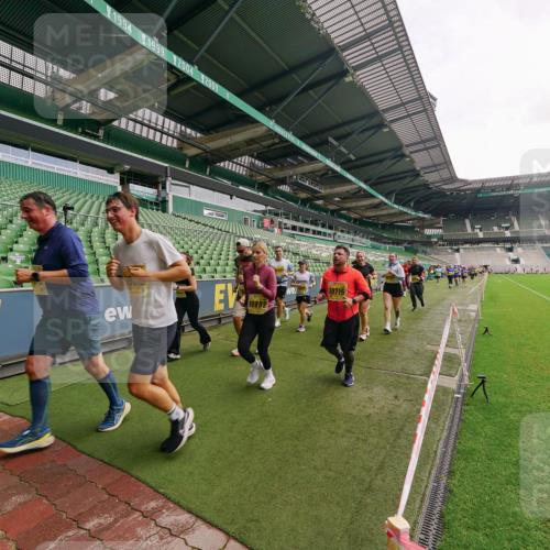 13.09.2026 - 21. swb-Marathon Bremen Michael Burmester http://msf.ph/oto/10299415 13.09.2026 10:37:12 Laufen im Stadion 10090, 10091, 10092, 10150, 10152, 10153, 10154, 10160, 10186, 10187, 10198, 10237, 10251, 10257, 10263, 10272, 10273, 10274, 10275, 10278, 10283, 10291, 10296, 10306, 10315, 10323, 10327, 10331, 10332, 10338, 10357, 10370, 10375, 10376, 10382, 10390, 10403, 10411, 10420, 10429, 10432, 10439, 10444, 10473, 10481, 10488, 10497, 10500, 10516, 10531, 10560, 10569, 10598, 10607, 10613, 10633, 10647, 10648, 10654, 10659, 10663, 10671, 10672, 10674 meine-sportfotos.de
