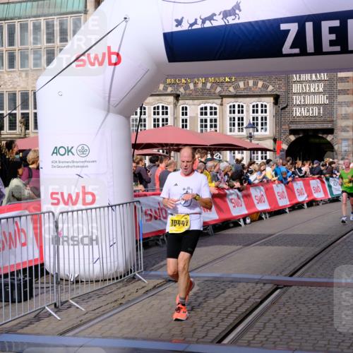 13.09.2026 - 21. swb-Marathon Bremen Tim E. http://msf.ph/oto/10299445 13.09.2026 10:38:51 Ziel 10441, 12370, 13507, 13539 meine-sportfotos.de