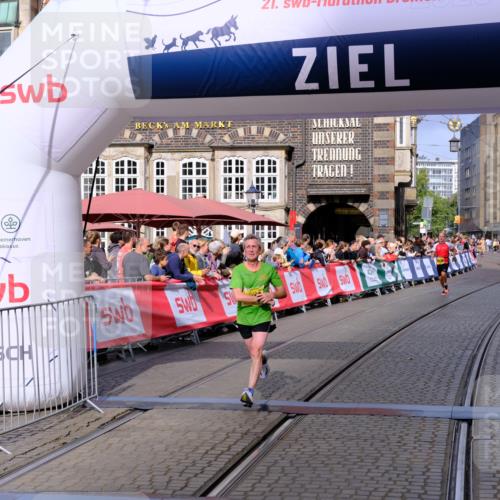 13.09.2026 - 21. swb-Marathon Bremen Tim E. http://msf.ph/oto/10299476 13.09.2026 10:38:53 Ziel 10441, 12370, 13507, 13539 meine-sportfotos.de