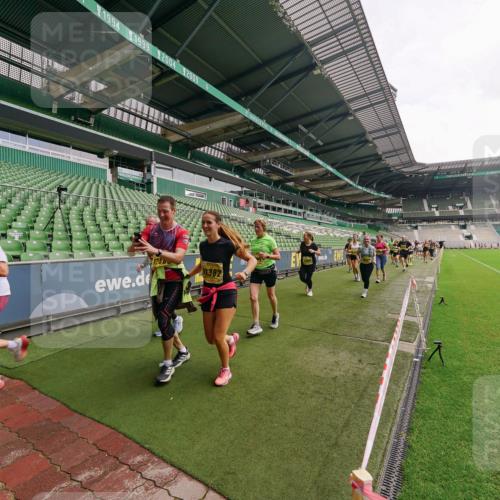13.09.2026 - 21. swb-Marathon Bremen Michael Burmester http://msf.ph/oto/10299479 13.09.2026 10:37:33 Laufen im Stadion 10090, 10091, 10092, 10150, 10153, 10154, 10160, 10186, 10187, 10190, 10198, 10205, 10237, 10251, 10257, 10272, 10273, 10274, 10275, 10278, 10283, 10291, 10296, 10305, 10315, 10323, 10327, 10331, 10332, 10338, 10370, 10375, 10376, 10382, 10390, 10403, 10411, 10420, 10429, 10432, 10444, 10465, 10488, 10497, 10500, 10516, 10531, 10560, 10569, 10598, 10607, 10613, 10633, 10647, 10648, 10654, 10659, 10663, 10674, 10802, 10823 meine-sportfotos.de