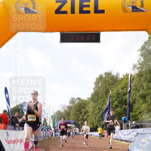13.09.2026 - Airport Race Dennis Weichert http://msf.ph/oto/10299488 13.09.2026 10:37:00 Ziel 4127, 5227, 5228, 5252, 5445 meine-sportfotos.de