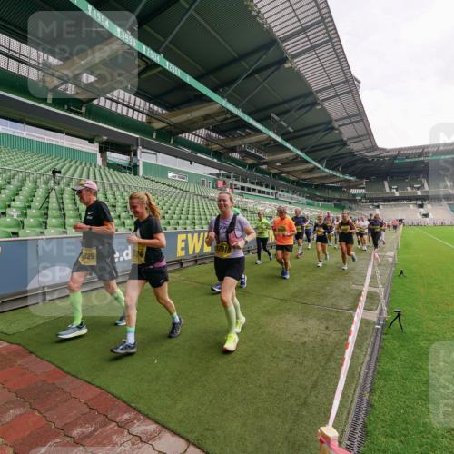 13.09.2026 - 21. swb-Marathon Bremen Michael Burmester http://msf.ph/oto/10299504 13.09.2026 10:37:40 Laufen im Stadion 10090, 10091, 10092, 10150, 10153, 10154, 10160, 10168, 10186, 10190, 10198, 10205, 10237, 10251, 10257, 10273, 10274, 10278, 10283, 10296, 10305, 10315, 10323, 10327, 10331, 10332, 10338, 10370, 10375, 10376, 10382, 10390, 10403, 10411, 10429, 10432, 10444, 10465, 10488, 10497, 10500, 10516, 10531, 10569, 10598, 10607, 10613, 10633, 10645, 10647, 10648, 10654, 10659, 10661, 10663, 10674, 10681, 10682, 10695, 10697, 10802, 10823 meine-sportfotos.de