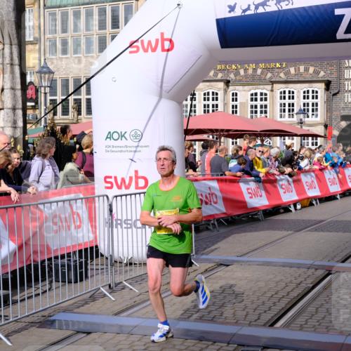 13.09.2026 - 21. swb-Marathon Bremen Tim E. http://msf.ph/oto/10299522 13.09.2026 10:38:54 Ziel 10441, 12370, 13507, 13539 meine-sportfotos.de