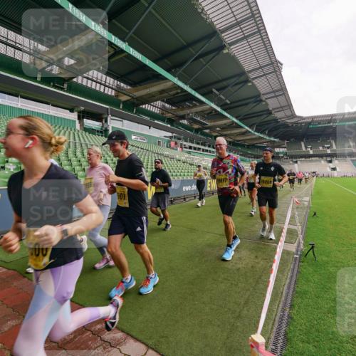 13.09.2026 - 21. swb-Marathon Bremen Michael Burmester http://msf.ph/oto/10299542 13.09.2026 10:37:47 Laufen im Stadion 10090, 10091, 10092, 10150, 10153, 10154, 10168, 10186, 10188, 10190, 10198, 10205, 10237, 10257, 10273, 10274, 10278, 10283, 10296, 10305, 10315, 10323, 10327, 10331, 10332, 10338, 10370, 10375, 10376, 10390, 10403, 10411, 10429, 10432, 10444, 10465, 10488, 10497, 10500, 10516, 10526, 10531, 10569, 10598, 10613, 10633, 10645, 10647, 10648, 10654, 10659, 10661, 10663, 10674, 10681, 10682, 10695, 10697, 10802, 10823 meine-sportfotos.de