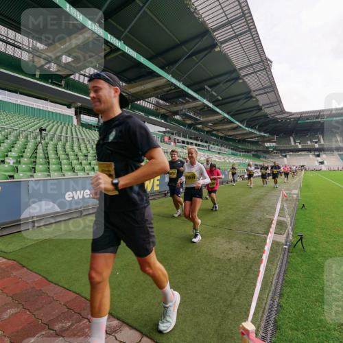 13.09.2026 - 21. swb-Marathon Bremen Michael Burmester http://msf.ph/oto/10299550 13.09.2026 10:37:48 Laufen im Stadion 10090, 10091, 10092, 10150, 10153, 10154, 10168, 10186, 10188, 10190, 10198, 10205, 10237, 10257, 10273, 10274, 10278, 10283, 10296, 10305, 10315, 10323, 10327, 10331, 10332, 10338, 10370, 10375, 10376, 10390, 10411, 10429, 10432, 10444, 10465, 10488, 10497, 10500, 10516, 10526, 10531, 10569, 10598, 10613, 10633, 10645, 10647, 10648, 10654, 10659, 10661, 10663, 10674, 10681, 10682, 10695, 10697, 10802, 10823 meine-sportfotos.de