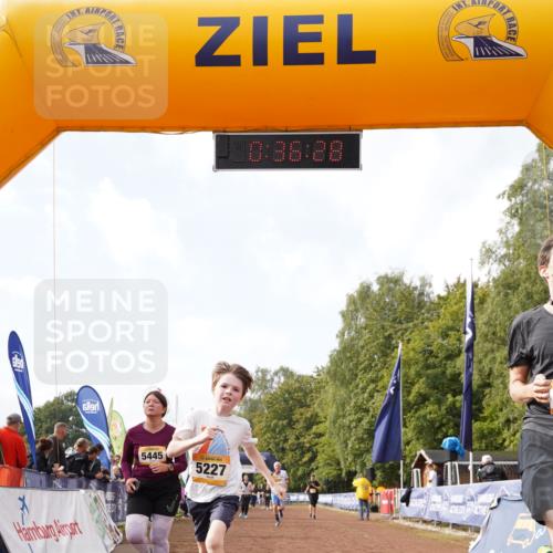 13.09.2026 - Airport Race Dennis Weichert http://msf.ph/oto/10299574 13.09.2026 10:37:02 Ziel 4127, 5227, 5228, 5244, 5252, 5445 meine-sportfotos.de