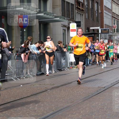 13.09.2026 - 21. swb-Marathon Bremen Strokosch-Dieckow http://msf.ph/oto/10299590 13.09.2026 10:47:18 Ziel 10172, 10189, 10210, 10223, 10270, 10310, 10393, 10592, 10594, 10807, 10860, 10873, 11018, 11130, 11469, 11634, 11646, 11809, 11894, 12077, 12195, 12296, 12318, 12547, 13521, 10319, 10744, 10898, 11060, 11187, 11212, 11269, 11344, 11462, 11608, 11650, 11651, 11814, 12048, 12195, 12298, 12415, 12470, 13528, 13545, 13589, 13613 meine-sportfotos.de