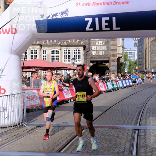 13.09.2026 - 21. swb-Marathon Bremen Tim E. http://msf.ph/oto/10299650 13.09.2026 10:39:16 Ziel 10782, 10926, 11127, 11338, 12003 meine-sportfotos.de