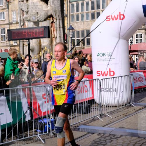 13.09.2026 - 21. swb-Marathon Bremen Tim E. http://msf.ph/oto/10299661 13.09.2026 10:39:17 Ziel 10782, 10926, 11127, 11338, 12003 meine-sportfotos.de