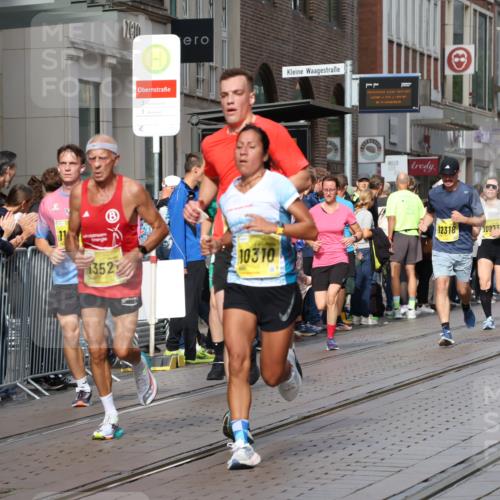 13.09.2026 - 21. swb-Marathon Bremen Strokosch-Dieckow http://msf.ph/oto/10299667 13.09.2026 10:47:21 Ziel 10172, 10210, 10223, 10270, 10310, 10393, 10592, 10594, 10807, 10860, 10873, 11018, 11130, 11469, 11634, 11646, 11809, 11894, 12077, 12296, 12318, 12547, 12558, 13521, 10189, 10310, 10319, 10744, 10898, 11060, 11187, 11269, 11344, 11462, 11650, 11651, 11814, 12048, 12195, 12298, 12415, 12470, 13528, 13545, 13589, 13613 meine-sportfotos.de