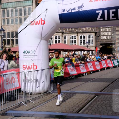 13.09.2026 - 21. swb-Marathon Bremen Tim E. http://msf.ph/oto/10299703 13.09.2026 10:39:26 Ziel 10782, 11227, 11338, 11454, 12003, 13641 meine-sportfotos.de