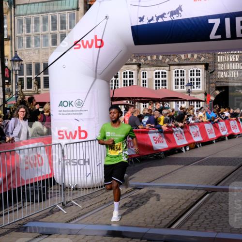 13.09.2026 - 21. swb-Marathon Bremen Tim E. http://msf.ph/oto/10299708 13.09.2026 10:39:26 Ziel 10782, 11227, 11338, 11454, 12003, 13641 meine-sportfotos.de
