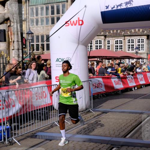 13.09.2026 - 21. swb-Marathon Bremen Tim E. http://msf.ph/oto/10299718 13.09.2026 10:39:27 Ziel 10782, 11227, 11338, 11454, 12003, 13641 meine-sportfotos.de