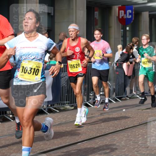 13.09.2026 - 21. swb-Marathon Bremen Strokosch-Dieckow http://msf.ph/oto/10299725 13.09.2026 10:47:24 Ziel 10172, 10210, 10223, 10270, 10393, 10592, 10594, 10807, 10860, 10873, 11018, 11130, 11360, 11469, 11634, 11646, 11809, 11894, 12077, 12296, 12318, 12547, 12558, 13521, 10189, 10310, 10319, 10744, 10807, 10898, 11187, 11269, 11462, 11650, 11651, 11814, 12048, 12195, 12298, 12415, 12470, 13528, 13545, 13589, 13613 meine-sportfotos.de