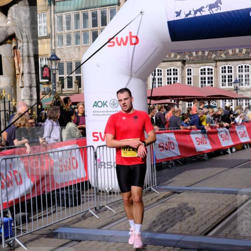 13.09.2026 - 21. swb-Marathon Bremen Tim E. http://msf.ph/oto/10299763 13.09.2026 10:39:33 Ziel 11227, 11454, 12003, 13556, 13641 meine-sportfotos.de