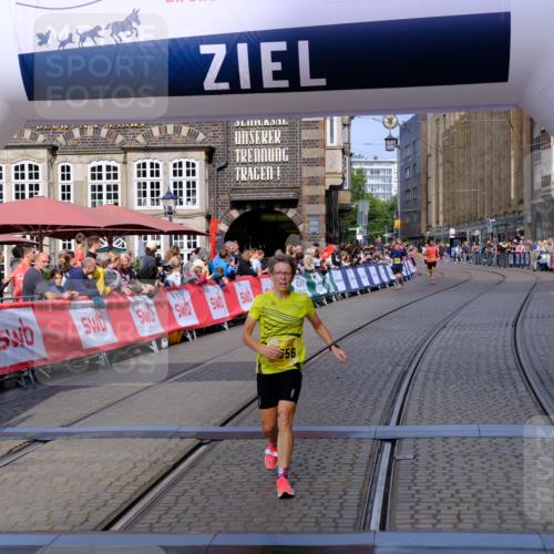 13.09.2026 - 21. swb-Marathon Bremen Tim E. http://msf.ph/oto/10299778 13.09.2026 10:39:38 Ziel 11227, 11454, 11713, 13556, 13641 meine-sportfotos.de