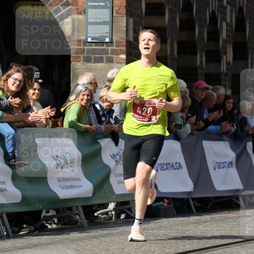 13.09.2026 - 21. swb-Marathon Bremen Strokosch-Dieckow http://msf.ph/oto/10299782 13.09.2026 12:47:53 Ziel 420, 1161, 1783, 358, 447 meine-sportfotos.de