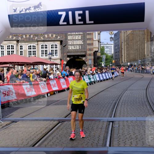 13.09.2026 - 21. swb-Marathon Bremen Tim E. http://msf.ph/oto/10299783 13.09.2026 10:39:38 Ziel 11227, 11454, 11713, 13556, 13641 meine-sportfotos.de