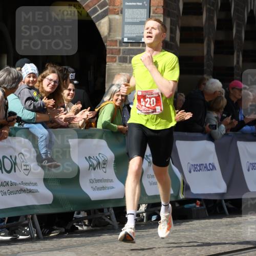 13.09.2026 - 21. swb-Marathon Bremen Strokosch-Dieckow http://msf.ph/oto/10299799 13.09.2026 12:47:53 Ziel 420, 1161, 1783, 358, 447 meine-sportfotos.de