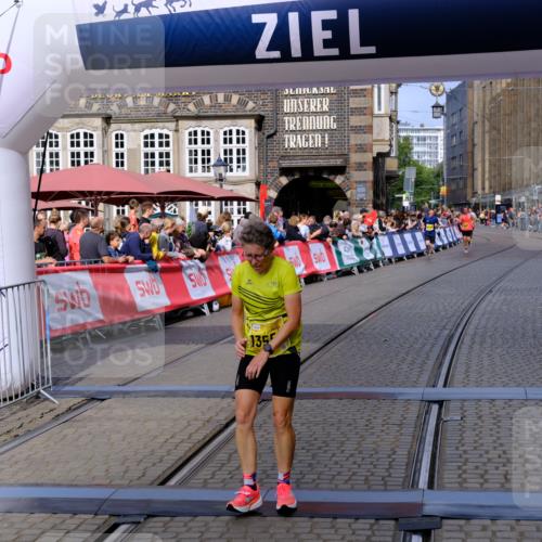 13.09.2026 - 21. swb-Marathon Bremen Tim E. http://msf.ph/oto/10299803 13.09.2026 10:39:39 Ziel 11227, 11713, 13556, 13641 meine-sportfotos.de