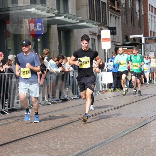 13.09.2026 - 21. swb-Marathon Bremen Strokosch-Dieckow http://msf.ph/oto/10299806 13.09.2026 10:47:27 Ziel 10172, 10210, 10223, 10393, 10592, 10594, 10860, 10873, 11018, 11130, 11360, 11634, 11646, 11809, 11894, 12077, 12278, 12318, 12547, 12558, 13521, 10189, 10270, 10310, 10319, 10744, 10807, 10898, 11187, 11269, 11462, 11469, 11646, 11650, 11651, 11814, 12048, 12195, 12296, 12298, 12415, 12470, 13521, 13528, 13545, 13589, 13613 meine-sportfotos.de