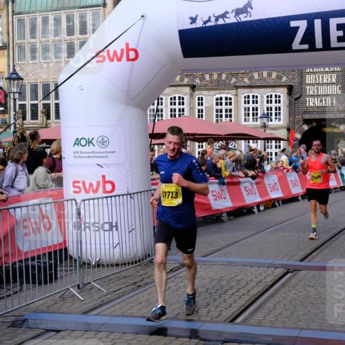 13.09.2026 - 21. swb-Marathon Bremen Tim E. http://msf.ph/oto/10299813 13.09.2026 10:39:47 Ziel 11713, 12404, 13513, 13556 meine-sportfotos.de
