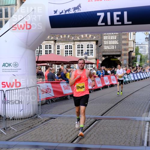 13.09.2026 - 21. swb-Marathon Bremen Tim E. http://msf.ph/oto/10299825 13.09.2026 10:39:49 Ziel 11713, 12404, 13513, 13556, 13642 meine-sportfotos.de