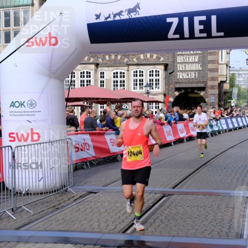 13.09.2026 - 21. swb-Marathon Bremen Tim E. http://msf.ph/oto/10299828 13.09.2026 10:39:49 Ziel 11713, 12404, 13513, 13556, 13642 meine-sportfotos.de