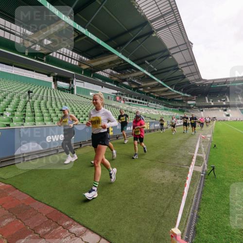 13.09.2026 - 21. swb-Marathon Bremen Michael Burmester http://msf.ph/oto/10299861 13.09.2026 10:37:49 Laufen im Stadion 10090, 10091, 10092, 10150, 10153, 10154, 10168, 10186, 10188, 10190, 10198, 10205, 10237, 10257, 10260, 10273, 10274, 10278, 10283, 10296, 10305, 10315, 10323, 10327, 10331, 10332, 10338, 10370, 10375, 10376, 10390, 10411, 10429, 10432, 10444, 10465, 10488, 10497, 10500, 10516, 10526, 10531, 10598, 10613, 10633, 10645, 10647, 10648, 10654, 10659, 10661, 10663, 10674, 10681, 10682, 10695, 10697, 10802, 10823 meine-sportfotos.de