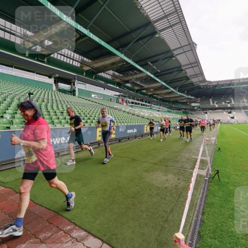 13.09.2026 - 21. swb-Marathon Bremen Michael Burmester http://msf.ph/oto/10299870 13.09.2026 10:37:50 Laufen im Stadion 10090, 10091, 10092, 10150, 10153, 10154, 10168, 10186, 10188, 10190, 10198, 10205, 10237, 10257, 10259, 10260, 10273, 10274, 10283, 10296, 10305, 10315, 10323, 10327, 10331, 10332, 10370, 10375, 10376, 10390, 10411, 10429, 10432, 10444, 10465, 10488, 10497, 10500, 10516, 10526, 10531, 10598, 10613, 10633, 10645, 10647, 10648, 10654, 10659, 10661, 10663, 10674, 10681, 10682, 10695, 10697, 10802, 10823 meine-sportfotos.de