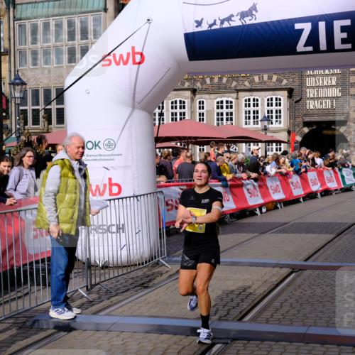 13.09.2026 - 21. swb-Marathon Bremen Tim E. http://msf.ph/oto/10299893 13.09.2026 10:39:58 Ziel 11713, 12339, 12404, 13513, 13642 meine-sportfotos.de