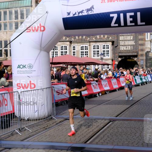 13.09.2026 - 21. swb-Marathon Bremen Tim E. http://msf.ph/oto/10299941 13.09.2026 10:40:06 Ziel 11198, 11721, 12144, 12339, 13519, 13642 meine-sportfotos.de