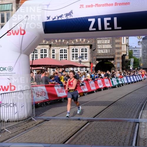 13.09.2026 - 21. swb-Marathon Bremen Tim E. http://msf.ph/oto/10299960 13.09.2026 10:40:07 Ziel 11198, 11721, 12144, 12339, 13519, 13642 meine-sportfotos.de