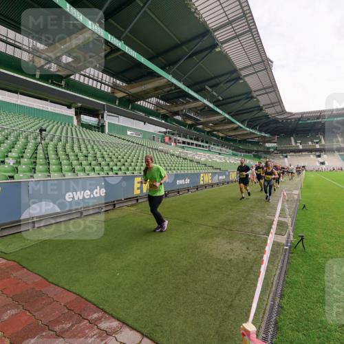 13.09.2026 - 21. swb-Marathon Bremen Michael Burmester http://msf.ph/oto/10299963 13.09.2026 10:38:16 Laufen im Stadion 10090, 10091, 10092, 10150, 10168, 10186, 10188, 10190, 10205, 10237, 10238, 10259, 10260, 10273, 10274, 10283, 10305, 10315, 10323, 10327, 10331, 10332, 10360, 10370, 10375, 10376, 10404, 10432, 10444, 10457, 10465, 10469, 10488, 10500, 10516, 10526, 10595, 10598, 10630, 10645, 10654, 10659, 10661, 10663, 10674, 10681, 10682, 10695, 10697, 10802, 10823 meine-sportfotos.de