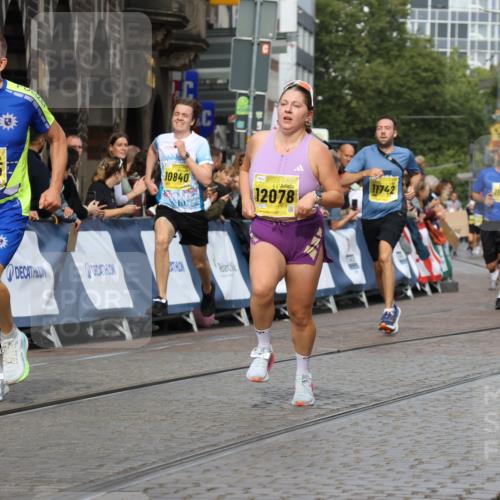 13.09.2026 - 21. swb-Marathon Bremen Strokosch-Dieckow http://msf.ph/oto/10300003 13.09.2026 10:50:36 Ziel 10170, 10233, 10876, 10923, 11111, 11128, 11178, 11497, 11499, 11622, 11680, 12045, 12240, 12269, 13562, 10267, 10764, 11076, 11170, 11753, 11961, 12052, 12070, 12179, 12309, 12488, 12560, 13544 meine-sportfotos.de