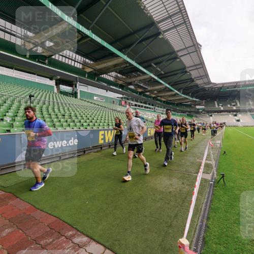 13.09.2026 - 21. swb-Marathon Bremen Michael Burmester http://msf.ph/oto/10300005 13.09.2026 10:38:27 Laufen im Stadion 10090, 10091, 10135, 10139, 10150, 10168, 10188, 10190, 10204, 10205, 10238, 10259, 10260, 10273, 10274, 10283, 10305, 10315, 10323, 10327, 10360, 10363, 10364, 10370, 10375, 10376, 10378, 10404, 10432, 10444, 10457, 10465, 10469, 10488, 10505, 10510, 10511, 10516, 10526, 10595, 10598, 10630, 10645, 10654, 10661, 10663, 10664, 10674, 10681, 10682, 10686, 10695, 10697, 10802, 10823 meine-sportfotos.de