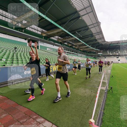 13.09.2026 - 21. swb-Marathon Bremen Michael Burmester http://msf.ph/oto/10300027 13.09.2026 10:38:31 Laufen im Stadion 10090, 10091, 10135, 10139, 10150, 10168, 10188, 10190, 10204, 10205, 10238, 10259, 10260, 10273, 10274, 10283, 10305, 10315, 10323, 10360, 10363, 10364, 10370, 10375, 10376, 10378, 10404, 10432, 10444, 10457, 10465, 10469, 10488, 10505, 10510, 10511, 10516, 10526, 10595, 10598, 10609, 10630, 10645, 10654, 10661, 10662, 10663, 10664, 10674, 10681, 10682, 10686, 10695, 10697, 10802, 10823 meine-sportfotos.de